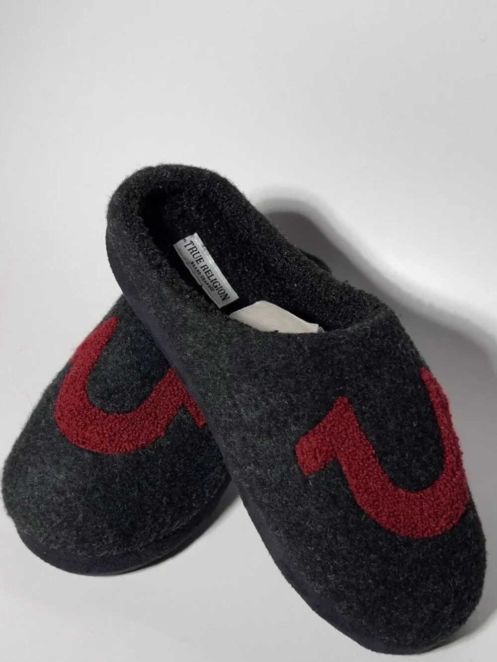 True Religion Men’s Gray Red Logo Faux Wool Clog Slippers Size M 9-10